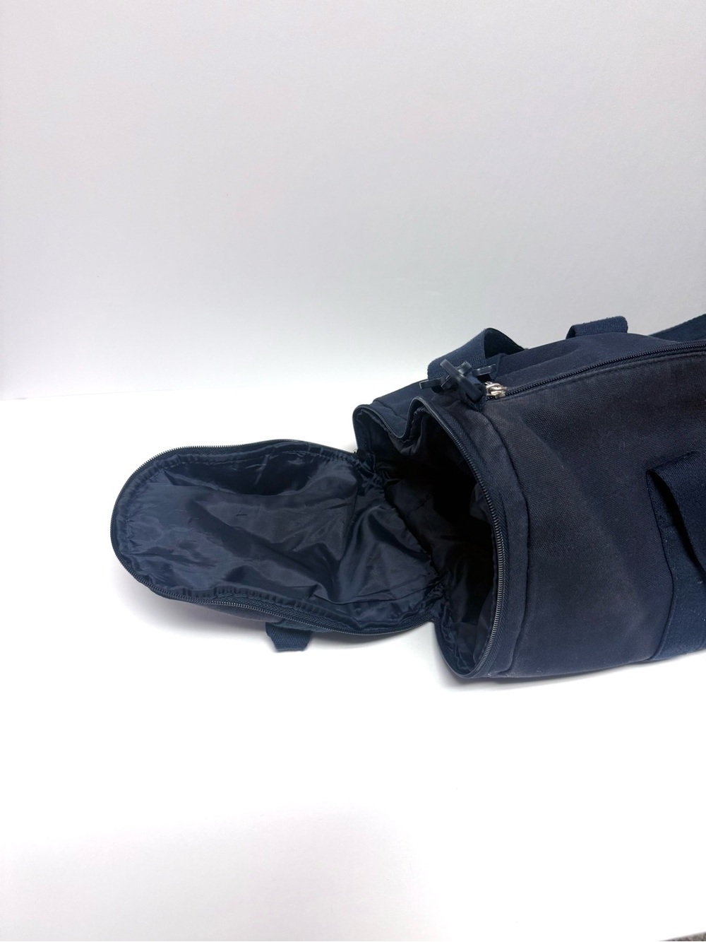 Polo Ralph Lauren Fragrance Duffel Bag Navy Blue Gym Overnight 20x13x10” - Picture 9 of 9